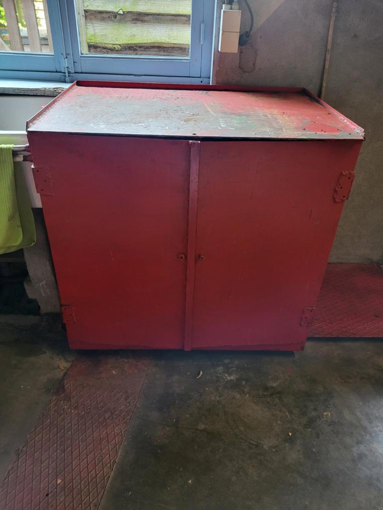 Zware metalen gereedschapskast/werktafel, Ophalen