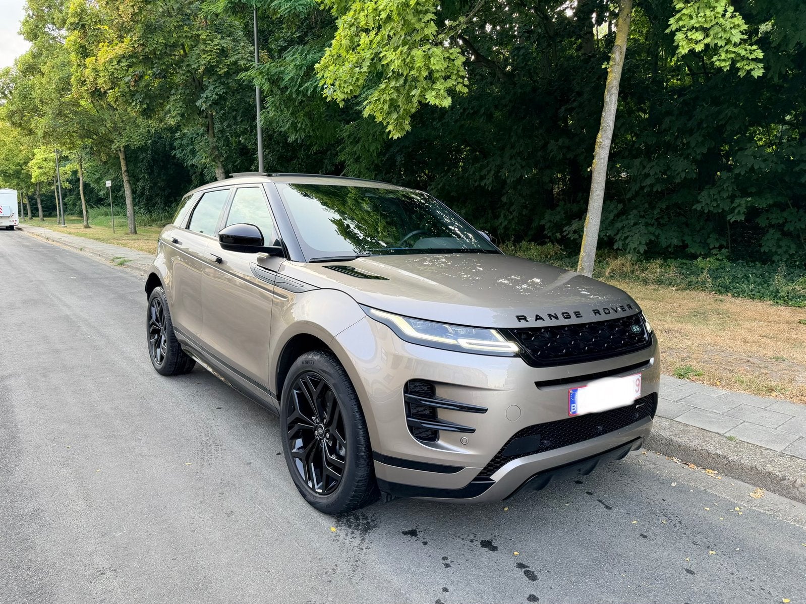 Range Rover Evoque - P160 - BENZINE - 10/2022, Auto's, Land Rover, Beige, Leder, Particulier, Onderhoudsboekje