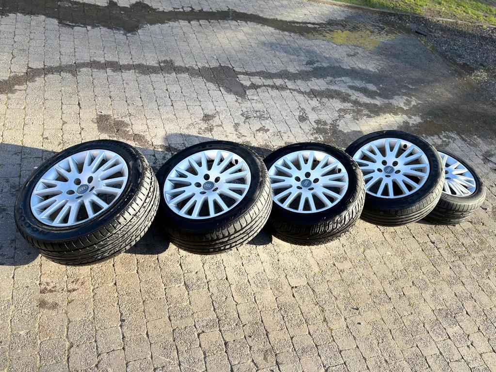 Jantes Audi A6 225/50/R17 4 + 1 de rechange, Enlèvement, Pneu(s)