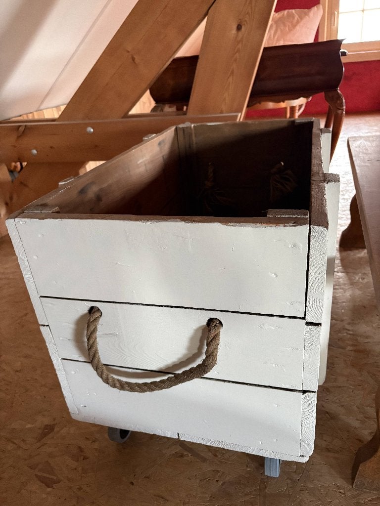 Gratis ophalen: Houten kist op wieltjes, Ophalen