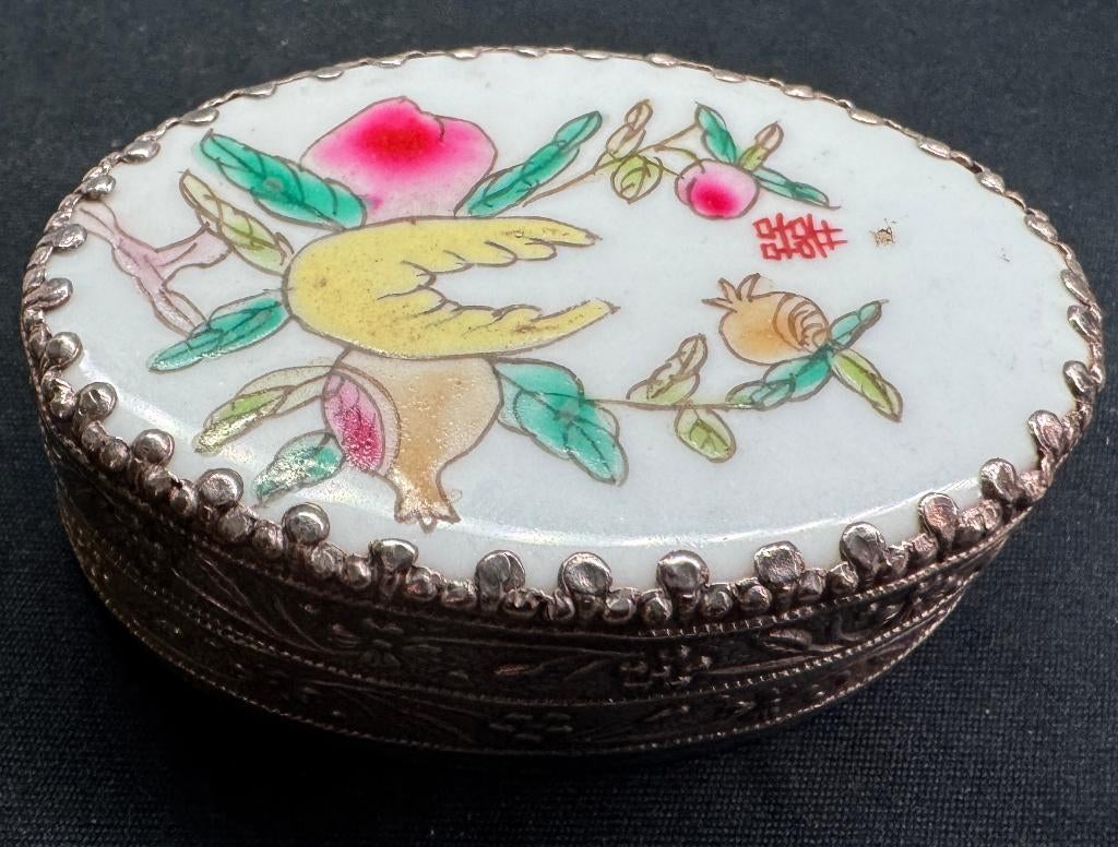 Aziatische pillendoos uit 1950 met Cloisonne-email, Antiek en Kunst, Ophalen of Verzenden