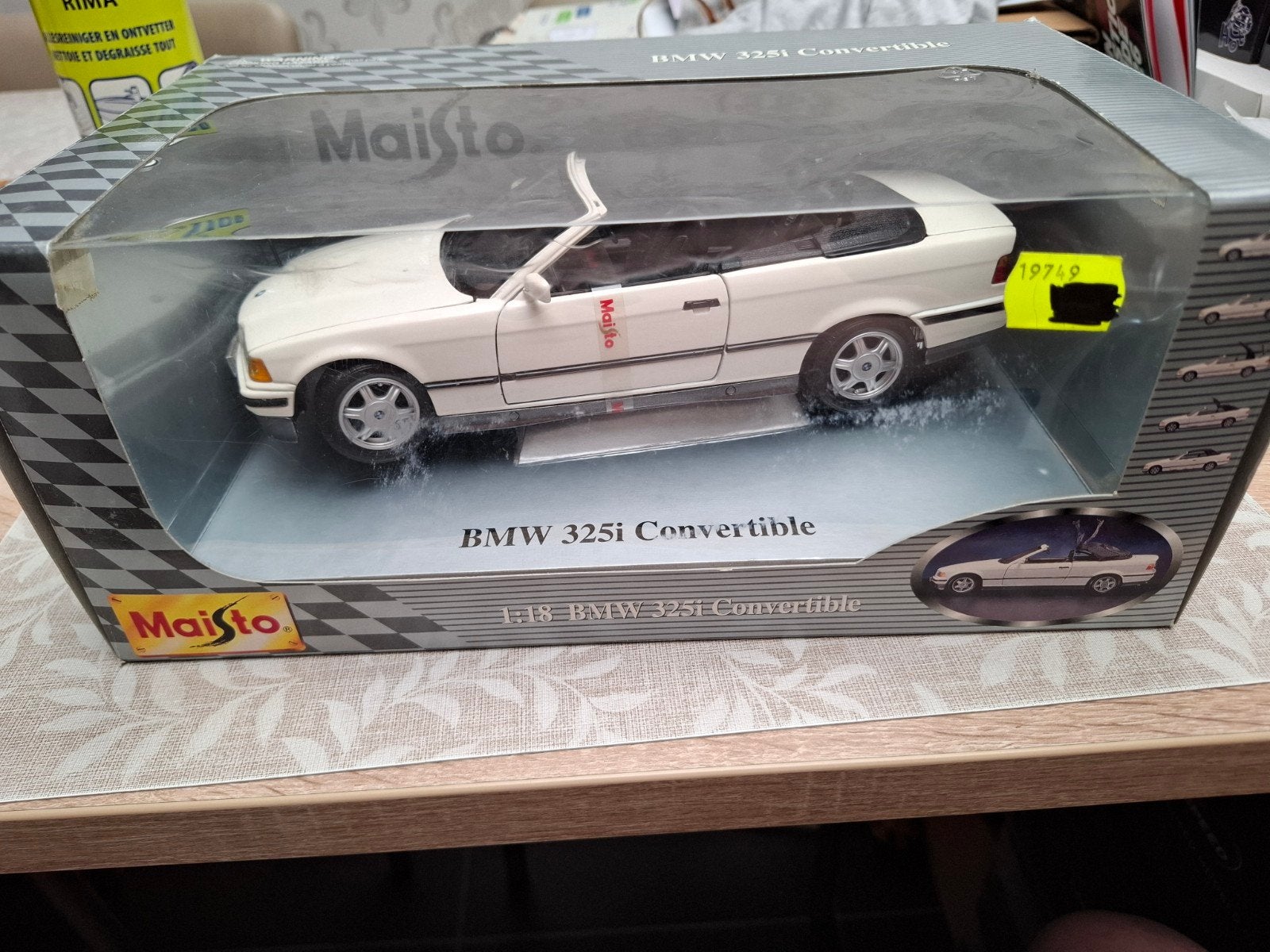 Maisto BMW 325i Cabriolet 1/18, Enlèvement ou Envoi, Maisto