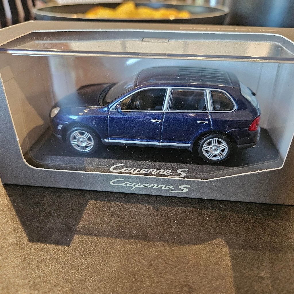 Minichamps Porsche Cayenne S Bleue 1/43, Enlèvement ou Envoi, Neuf, Voiture, MiniChamps
