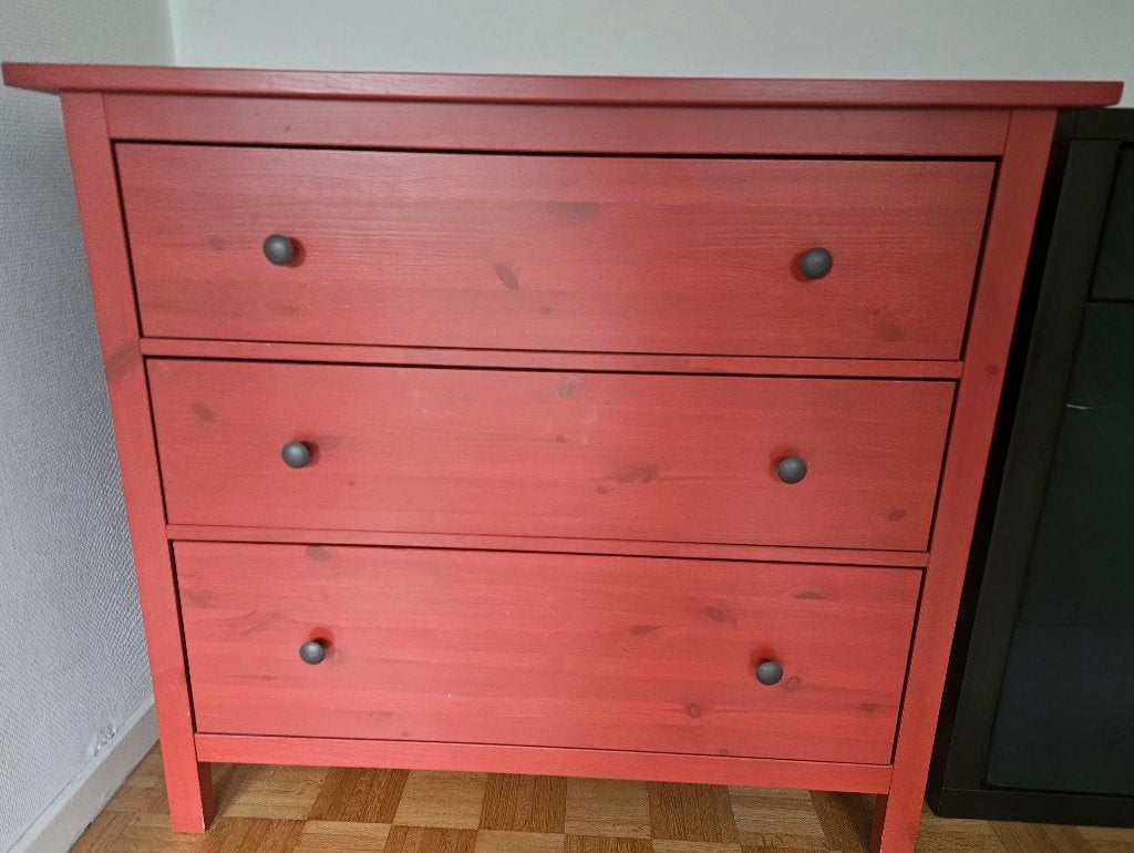 Commode IKEA 3 tiroirs, rouge, 108x96 cm, 3 ou 4 tiroirs, 25 à 50 cm, Classique en bois massif, Moins de 100 cm