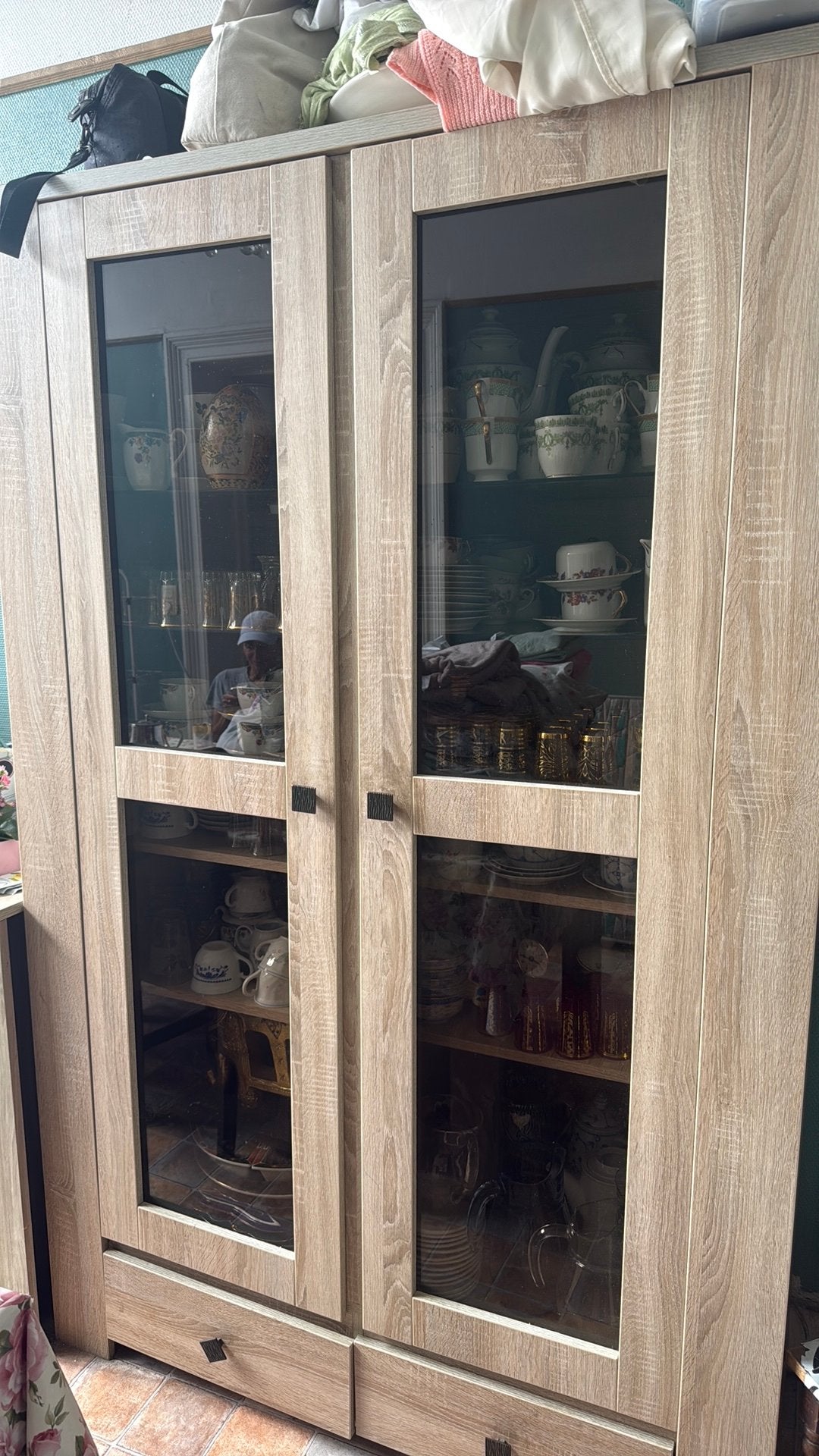 Vitrine a vaiselle tres bon etat, Avec tiroir(s), 25 à 50 cm, 100 à 150 cm, Utilisé