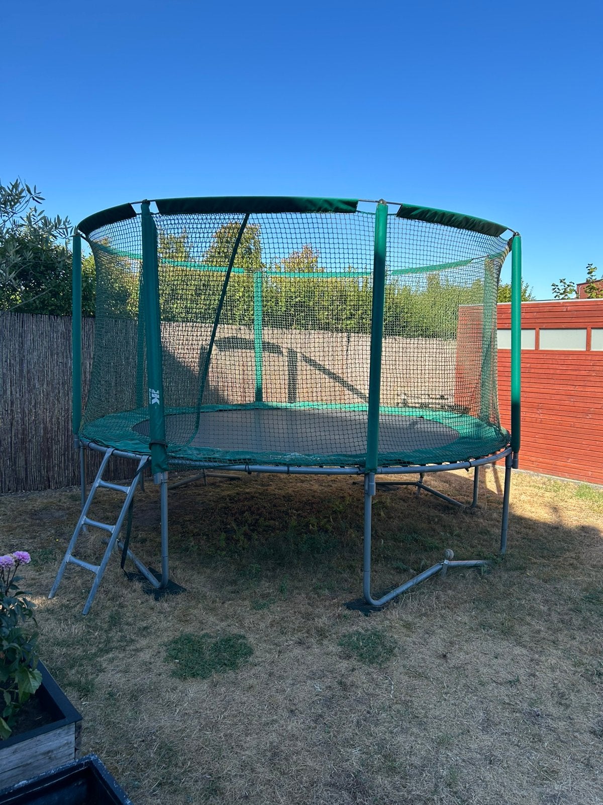 Zeer stevige trampoline, Enlèvement, Utilisé