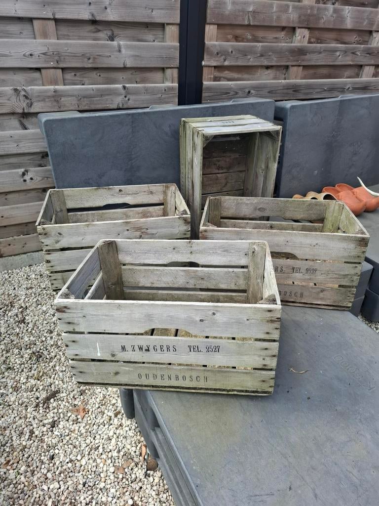 Houten kratten uit 1965, Ophalen