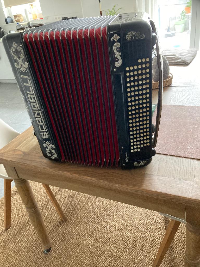 Accordion scandalli, Musique & Instruments, Enlèvement, Scandalli, Avec bretelles