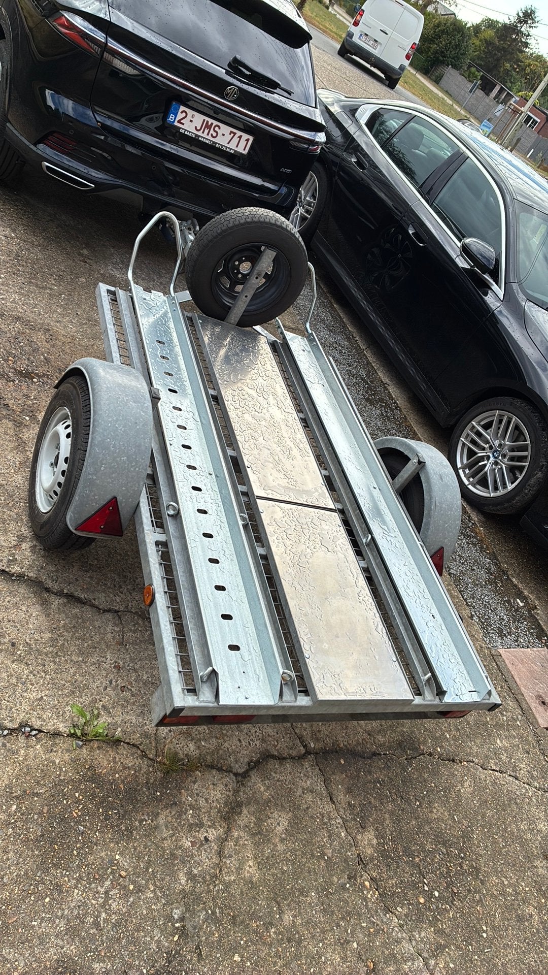 Motortraeler in nieuwstaat, Enlèvement, Comme neuf
