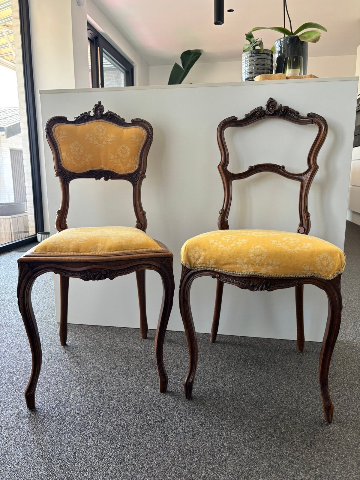 Twee vintage Louis XV-stijl salonstoelen – massief hout, Ophalen