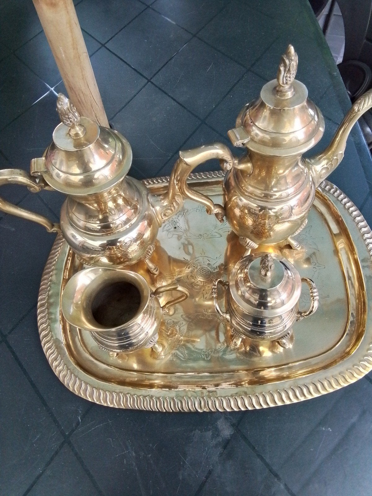 Oude servies ziet nog goed uit goed poetsen voor liefhebber., Verzenden