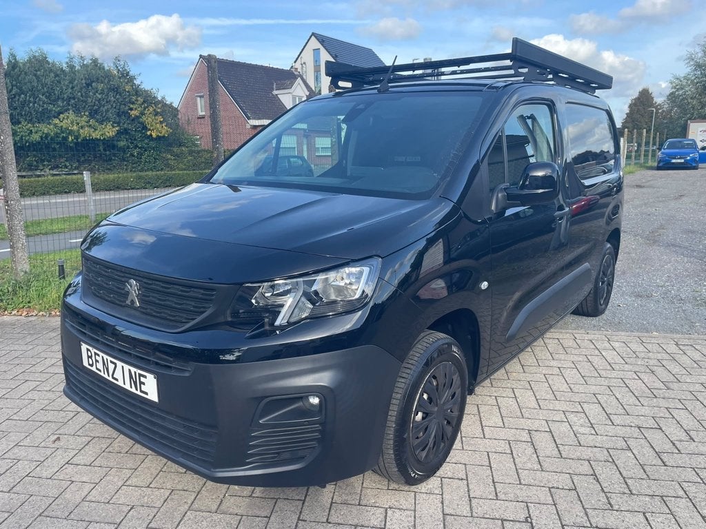 Peugeot Partner 1.2 benzine,BTW wagen, 11/2023, 36000km!, Auto's, Voorwielaandrijving, Testrit aan huis, Stof, Zwart