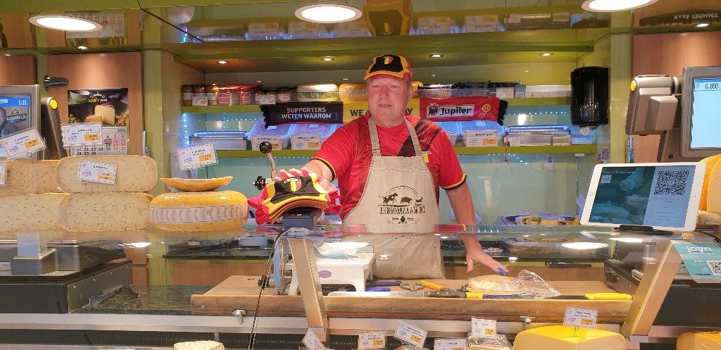 MOOIE RENDABELE KAASHANDEL ZOEKT OPVOLGING, Ophalen