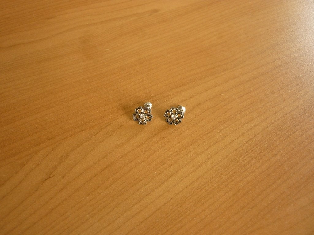 Gunblack zilverkleurige oorbellen bloem oorbellen met strass, Ophalen of Verzenden, Met strass