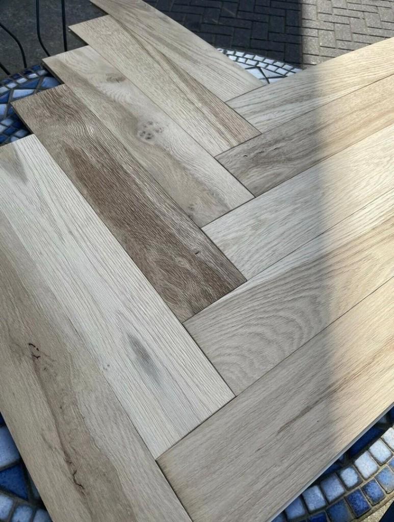 PARQUET RÉSIDUEL EN BOIS; CHÂTEAU RUSTIQUE À CHÊNE DE 120 M2, Enlèvement