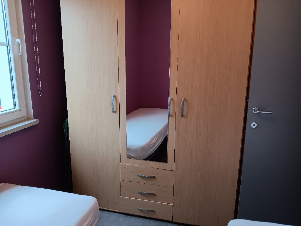 Armoire 3 portes avec tiroirs et miroir 30 euros, 100 à 150 cm, Enlèvement, Utilisé, 200 cm ou plus