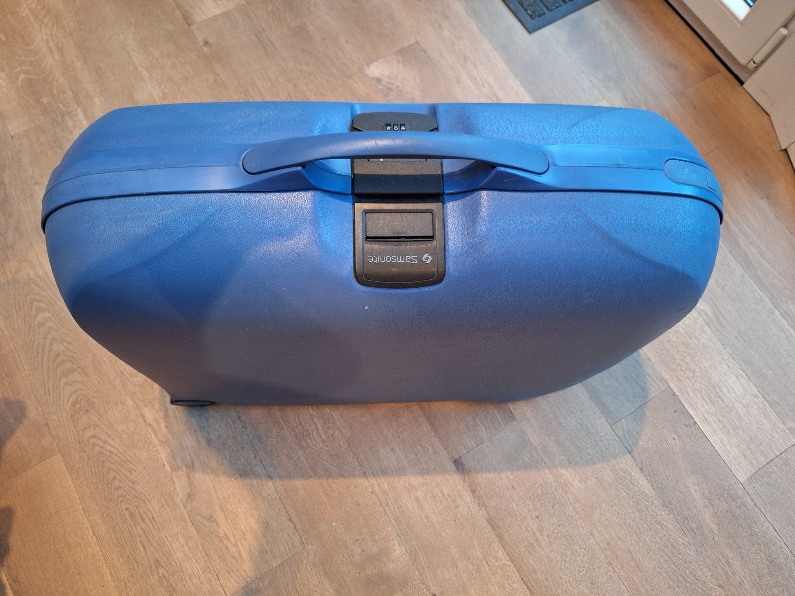 Grande valise Samsonite., Enlèvement