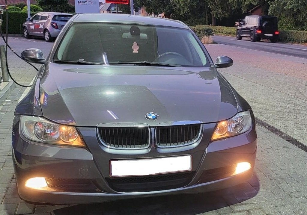 BMW 318i 2007 Gekeurd Voor Verkoop en Rijklaar Weg=Weg !, Auto's, BMW, Stof, 1995 cc, Zwart, 4 cilinders