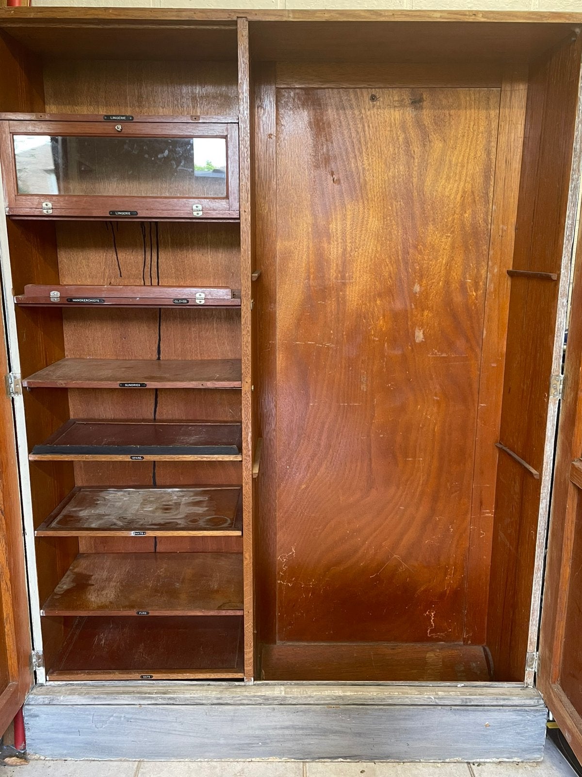Antieke kast Compactom, Ophalen