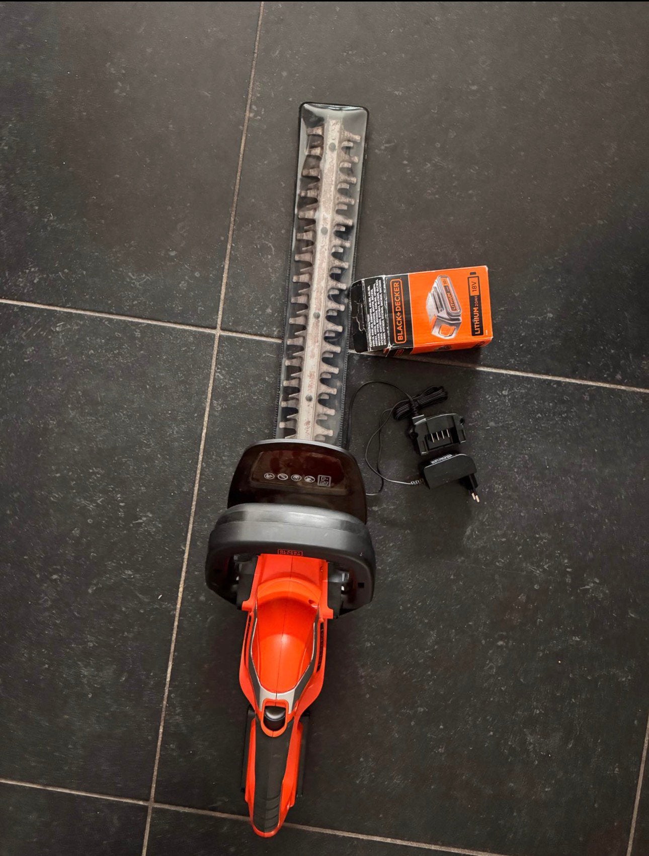 Black and Decker heggenschaar op batterij, Tuin en Terras, Ophalen, Zo goed als nieuw, Accu