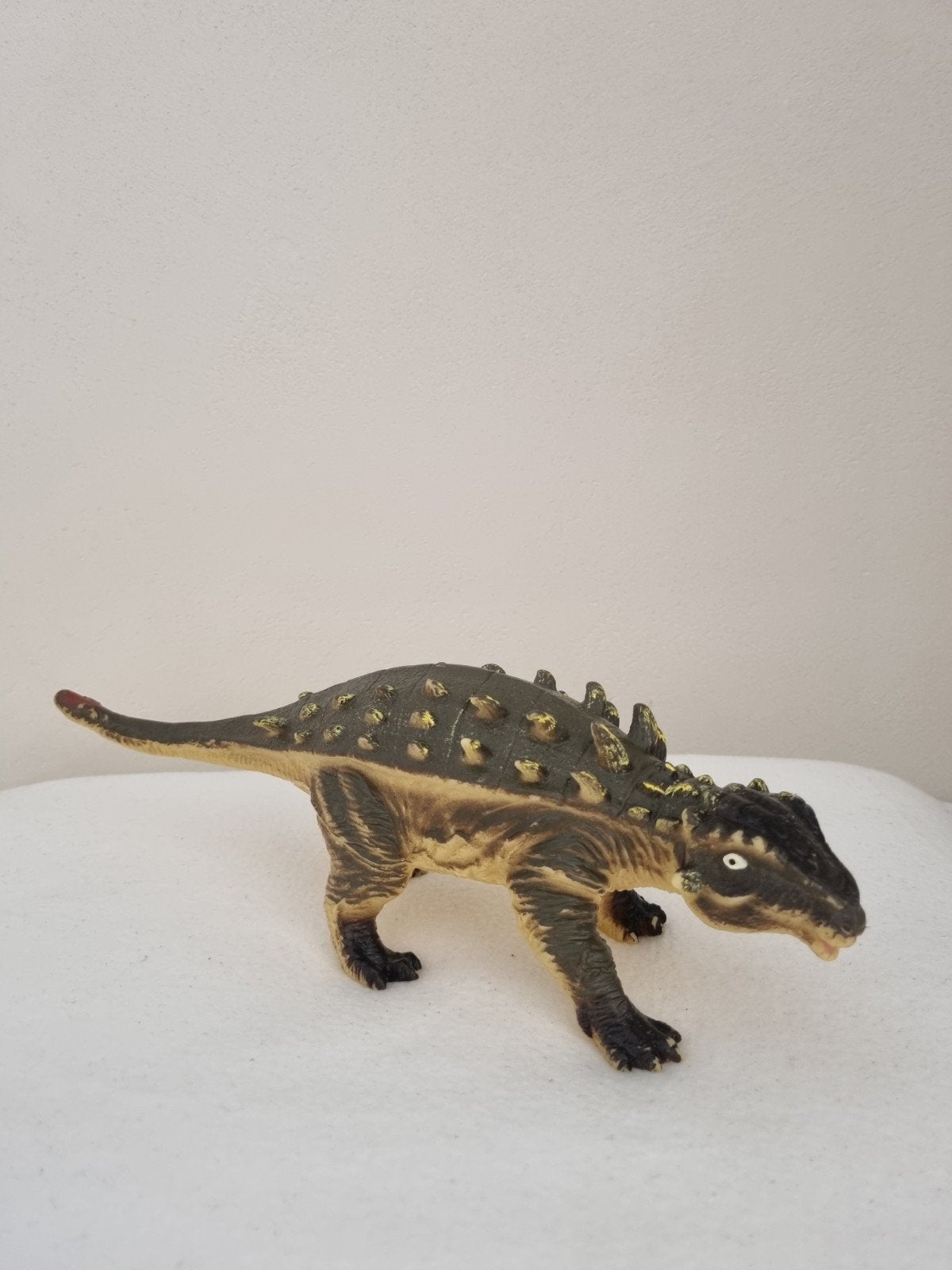 Dinosaure de 9,5 cm de haut et 26 cm de long, Enfants & Bébés, Jouets | Figurines, Enlèvement ou Envoi, Comme neuf