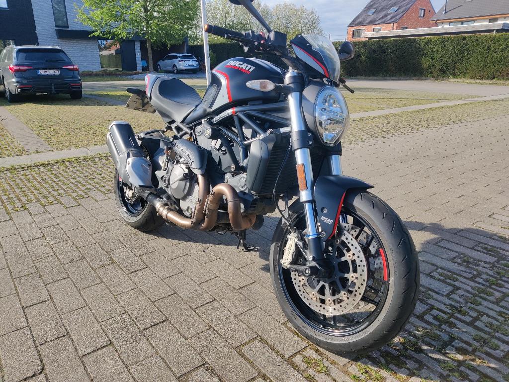 ducati monster 821, Motoren, Motoren | Ducati, Particulier, Naked bike, meer dan 35 kW, 2 cilinders, Motorrijbewijs A, ABS, LED Verlichting