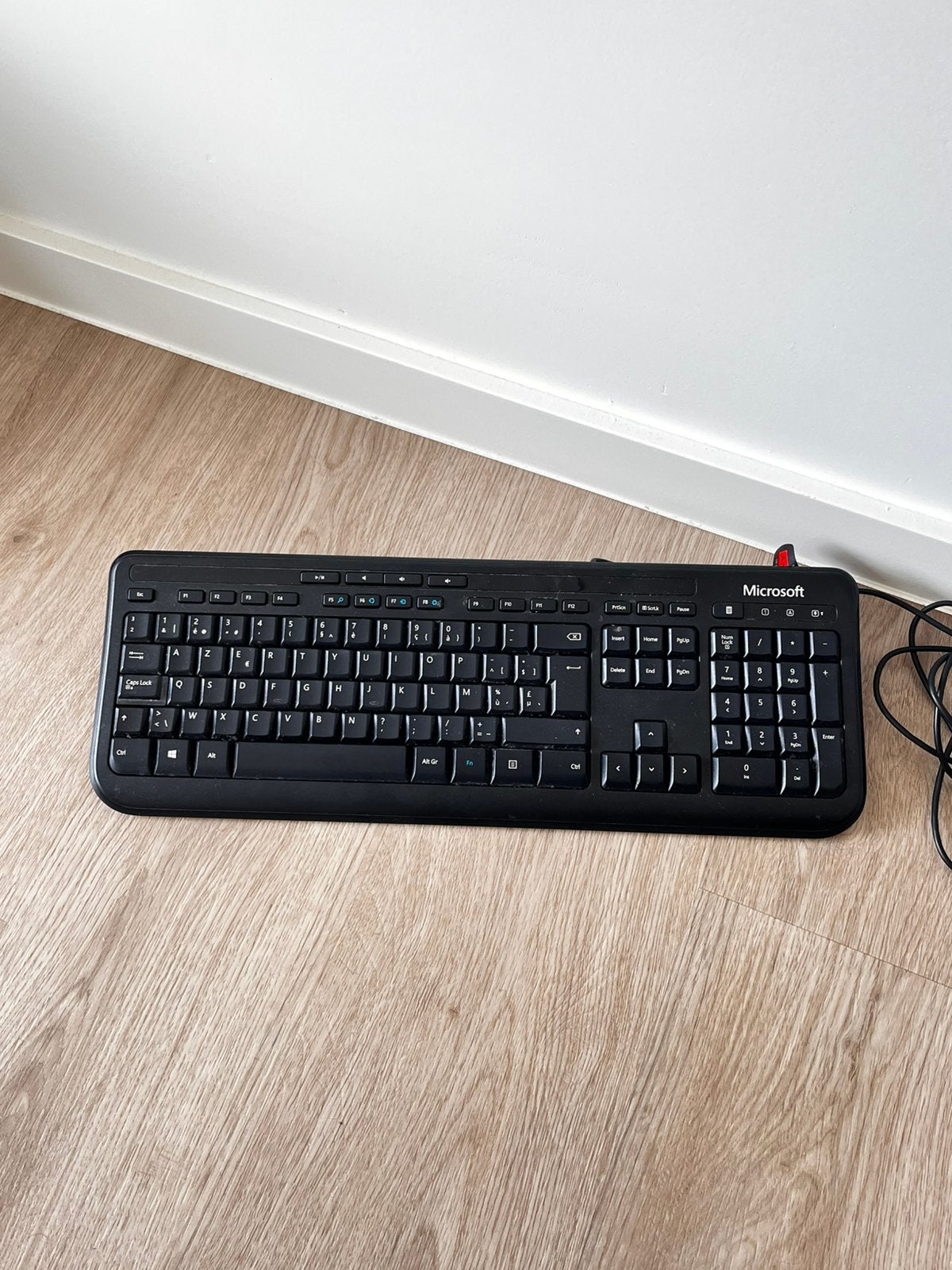 Microsoft toetsenbord, Computers en Software, Toetsenborden, Ophalen, Azerty, Zo goed als nieuw, Bedraad