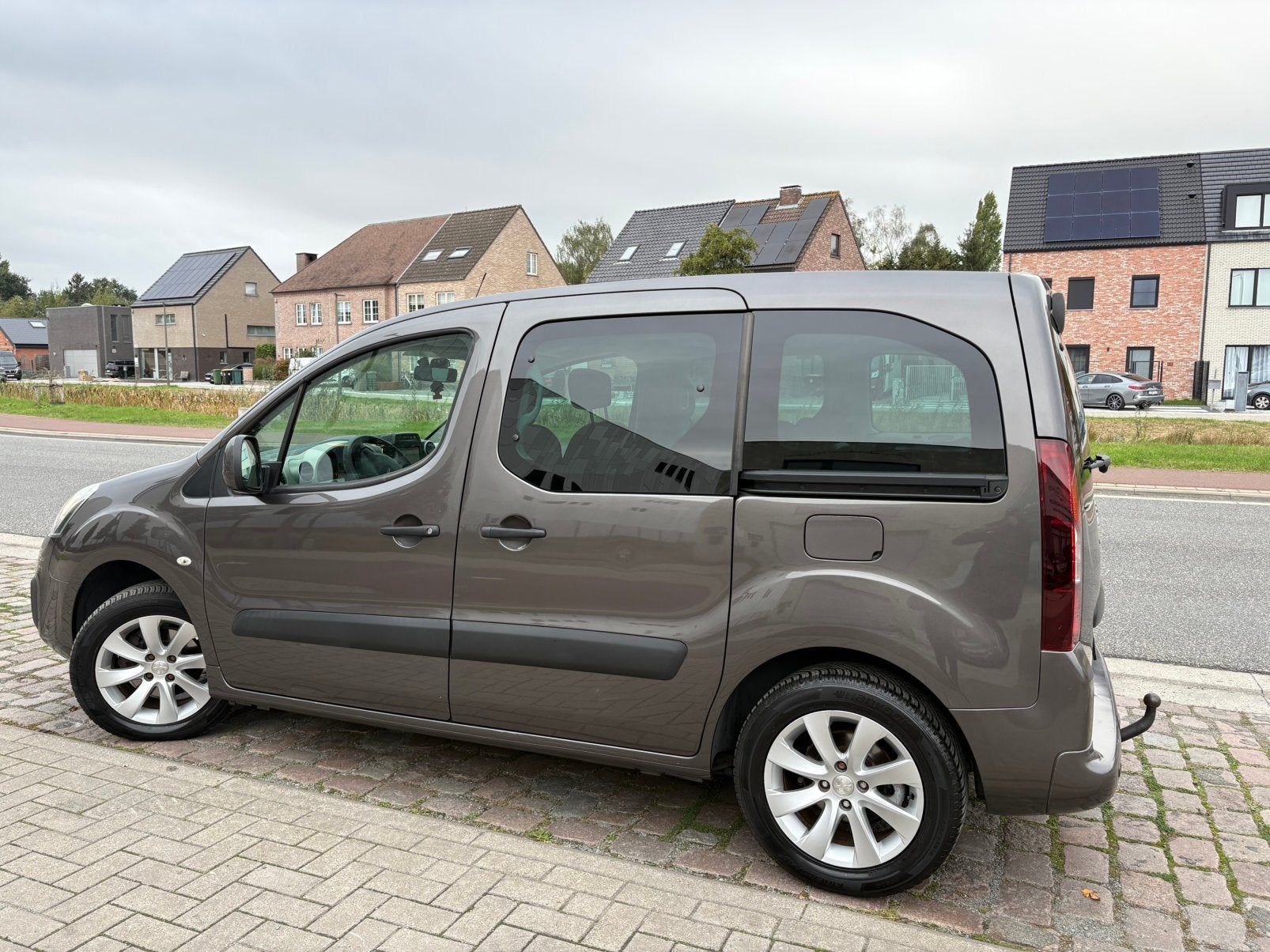 Peugeot Partner | 12 M Garantie | 103 Dkm | Benzine | 2016 |, Auto's, Voorwielaandrijving, 4 cilinders, 72 kW, https://public.car-pass.be/vhr/27226dbd-e47c-4857-80f4-e2f3a3871e56