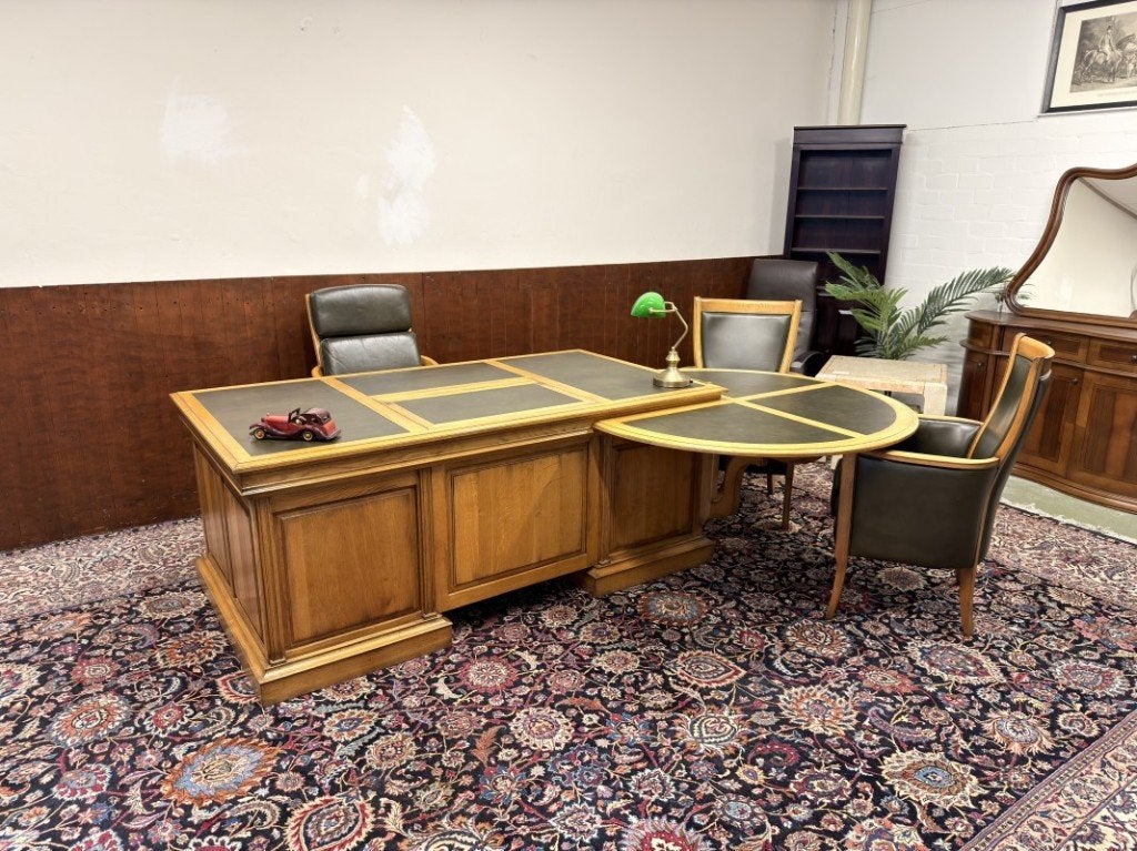 Klassiek Engels Chesterfield Bureau Set met Vergadertafel, Antiek en Kunst, Antiek | Kantoor en Zakelijk, Ophalen