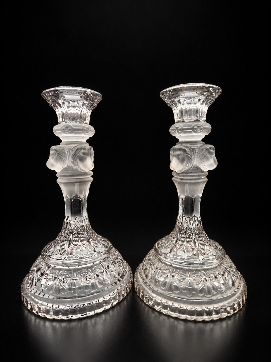 Paire de bougeoirs Val Saint-Lambert 1879 – Lions – XIXe, Antiquités & Art, Enlèvement ou Envoi, Verre