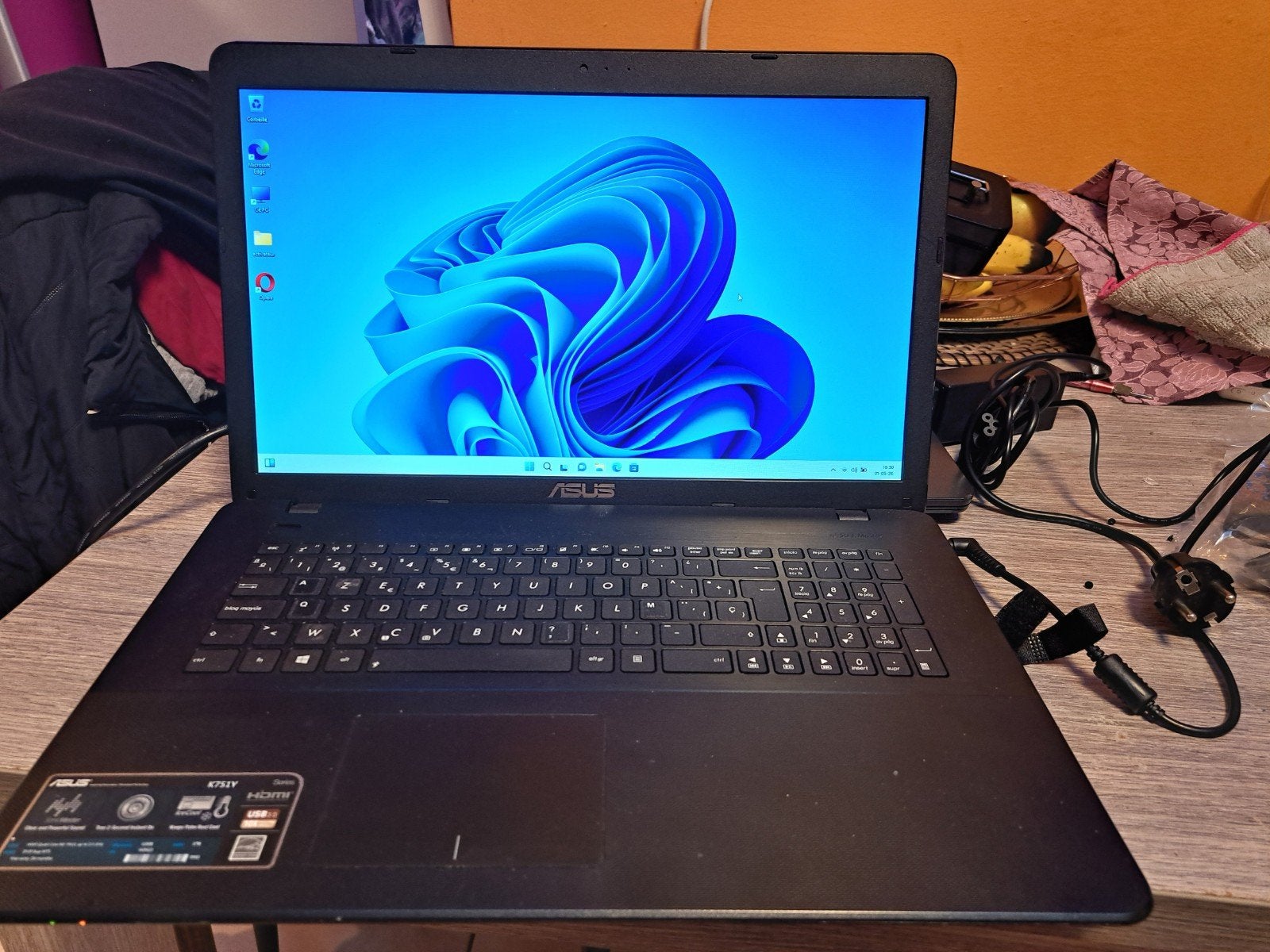 Asus amd a8-7410 de 17.3" 12gb+ssd 240gb+radeon r5.win11, 240gb, Enlèvement ou Envoi, 17 pouces ou plus, 8 GB