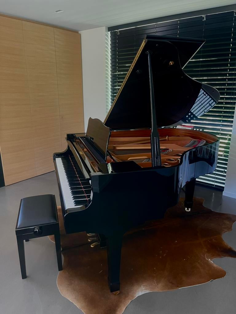 Piano Yamaha C2 noir, Brillant, Comme neuf, Enlèvement, À queue
