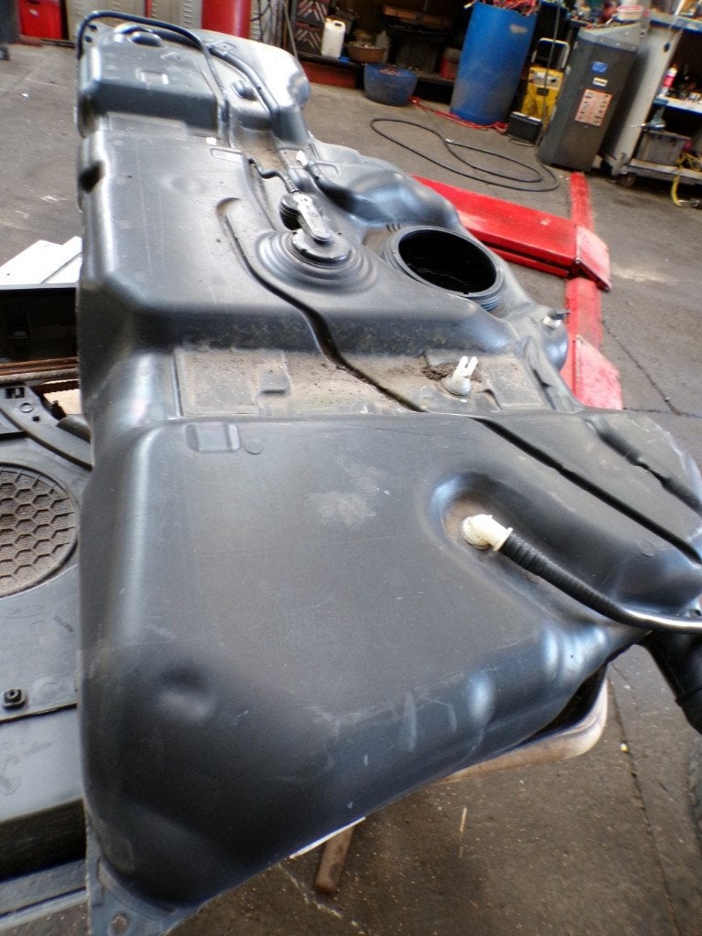 Réservoir Peugeot Partner 2 1.6i 72kw 2015 LP/12835, Autos : Pièces & Accessoires, Pompes à essence, Enlèvement, Utilisé