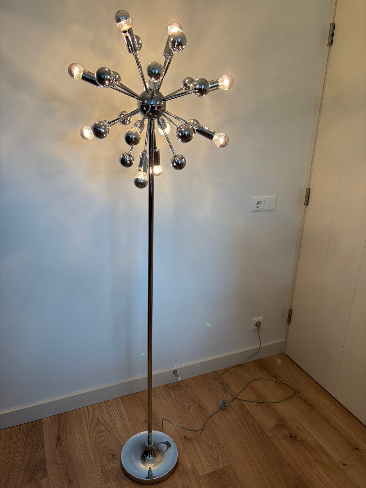 Vintage chromen Sputnik vloerlamp, Huis en Inrichting, Ophalen, Zo goed als nieuw, 150 tot 200 cm, E14 (klein)