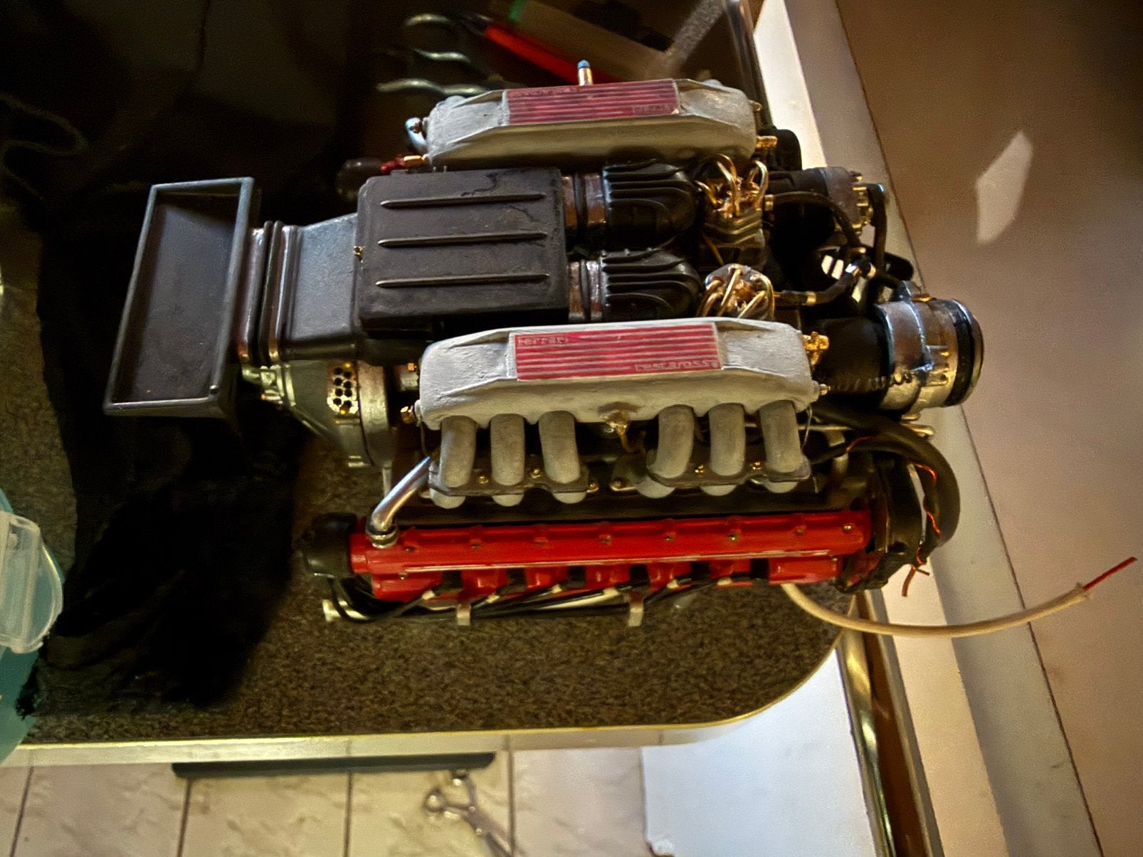 Handgebouwd Pocher 1:8 Ferrari Testarossa motor, Enlèvement ou Envoi, Utilisé, 1:5 à 1:8, Moteur