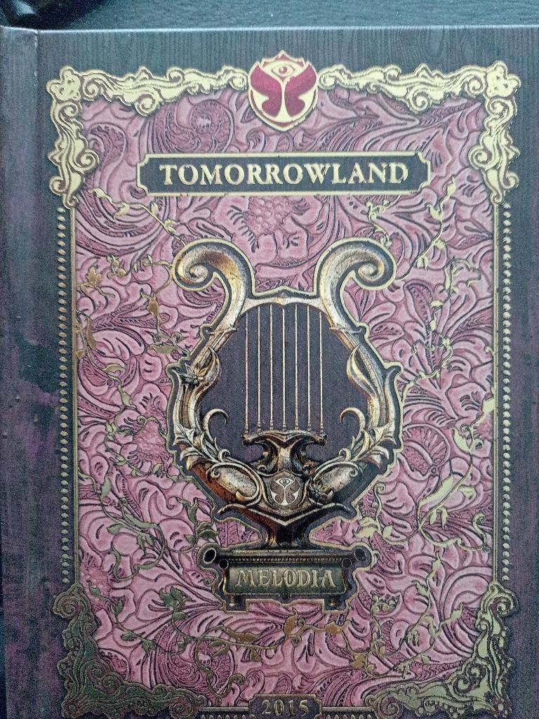 CD tomorrowland Melodia 2015, Enlèvement, Comme neuf, Techno ou Trance, Coffret