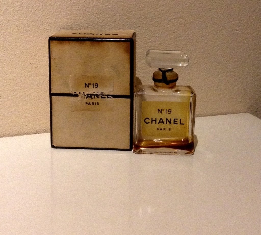 Ancien flacon vide de parfum miniature Chanel 19, Collections, Enlèvement ou Envoi, Utilisé, Miniature