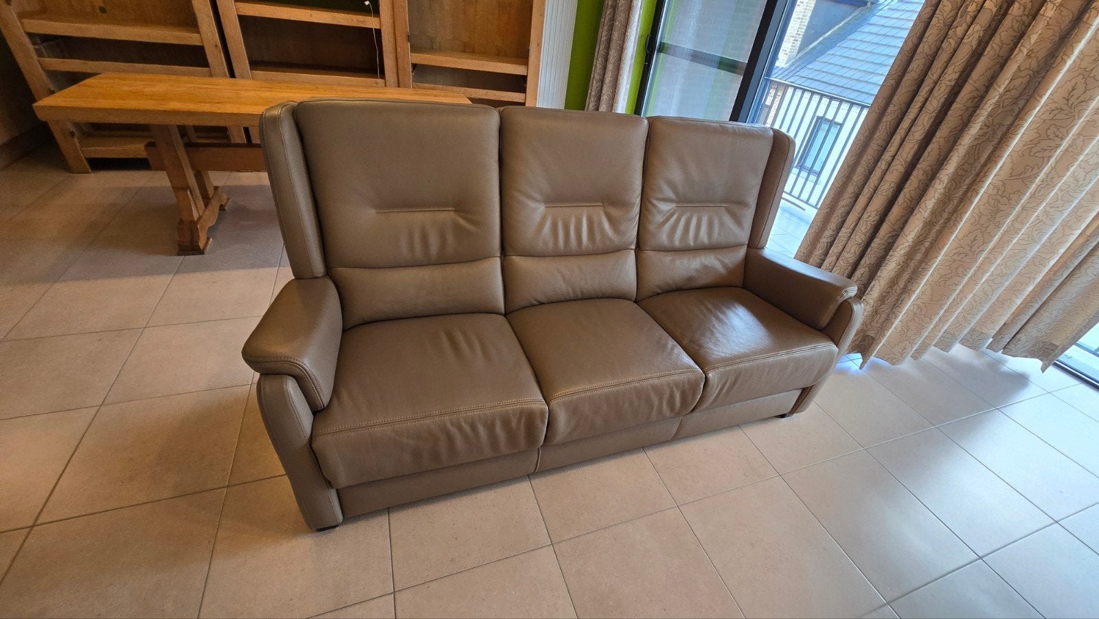 Canapé en cuir : 3 places + pouf, comme NEUF, Enlèvement