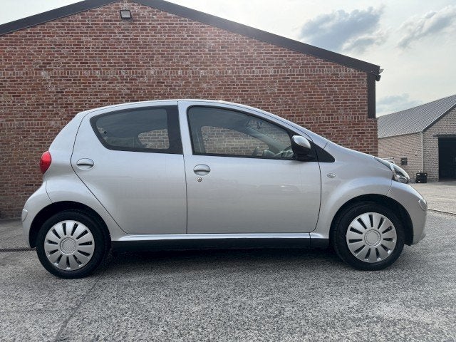 Toyota Aygo 1.0 GARANTIE 5 portes/climatisation/PDC/95000 km, Argent ou Gris, Achat, 50 kW, Entreprise