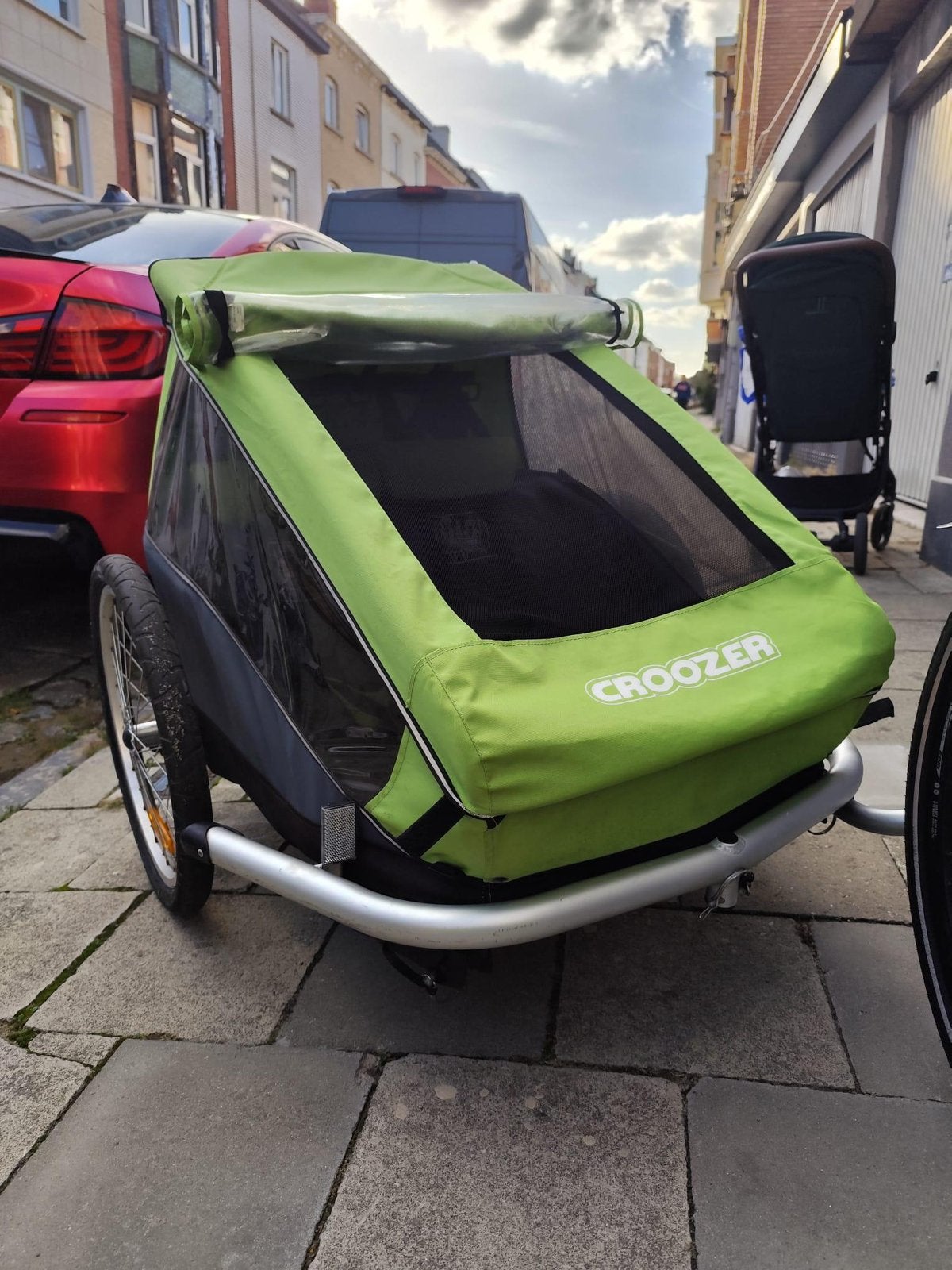 Croozer fiets-/wandelkar voor 2 kinderen en kraams babyzitje, Vélos & Vélomoteurs, 20 à 40 kg, Enlèvement, Utilisé, Suspension