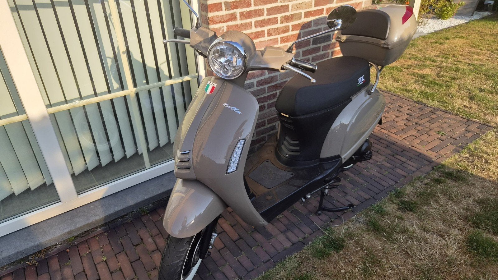JTC Bella Retro Scooter (Klasse B) bouwjaar 2020 met koffer, Fietsen en Brommers, Zo goed als nieuw, Benzine, Ophalen, Overige merken