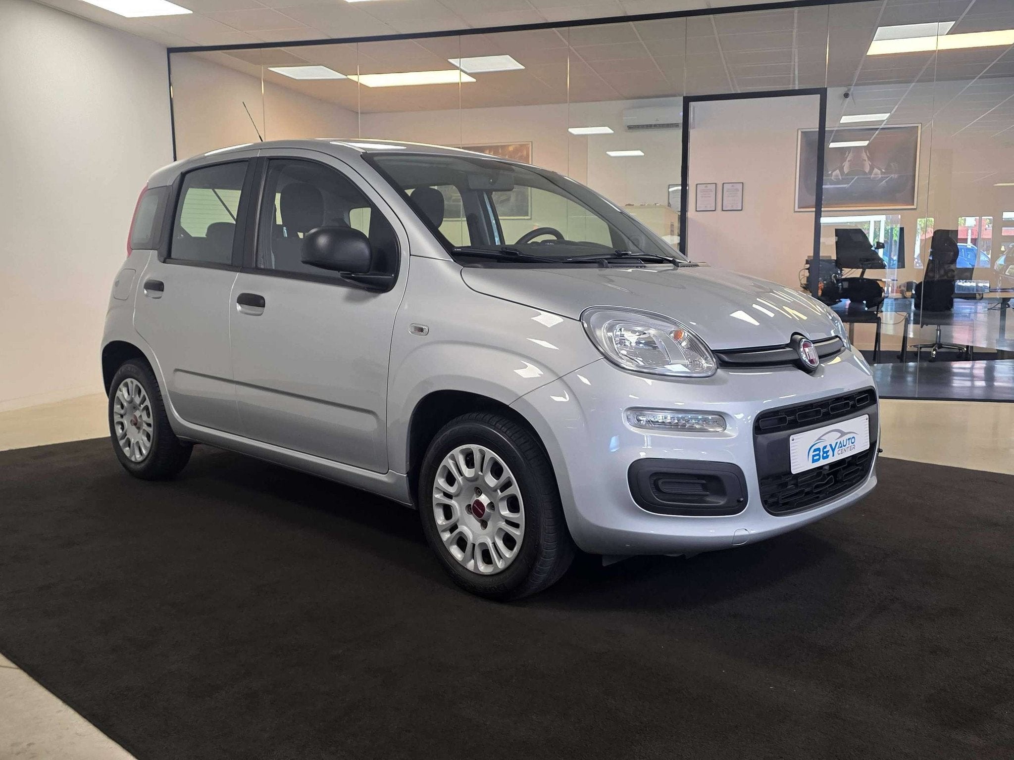 Fiat Panda 1.2i Lounge * 9.700 km * Airco / Parksensoren, Auto's, 4 zetels, Stof, Gebruikt, Bedrijf