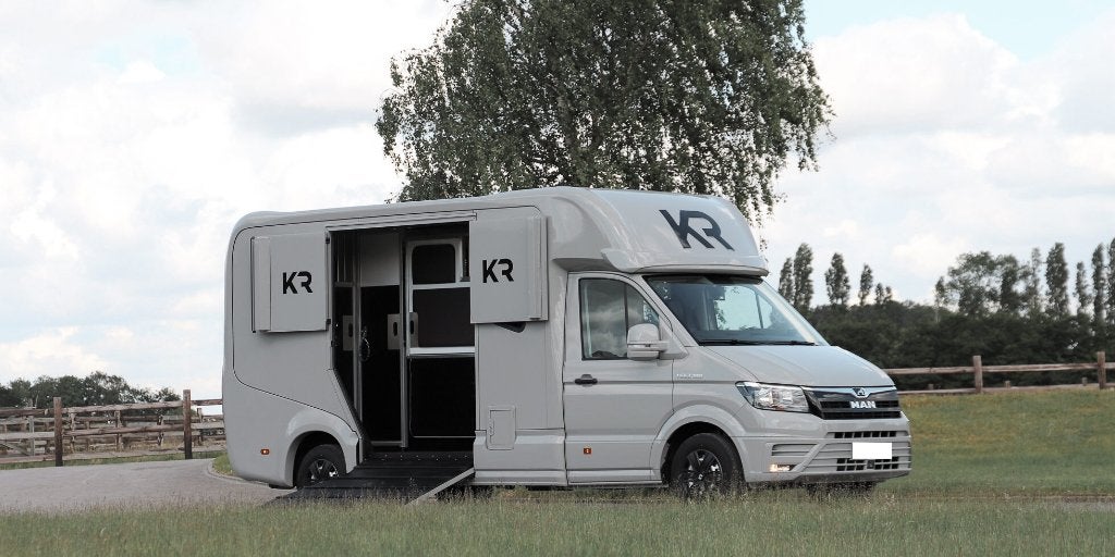 Camion à chevaux MAN TGE — 2023 à cabine double, Animaux & Accessoires, Enlèvement, Comme neuf, Autres matériaux, Remorque 2 chevaux
