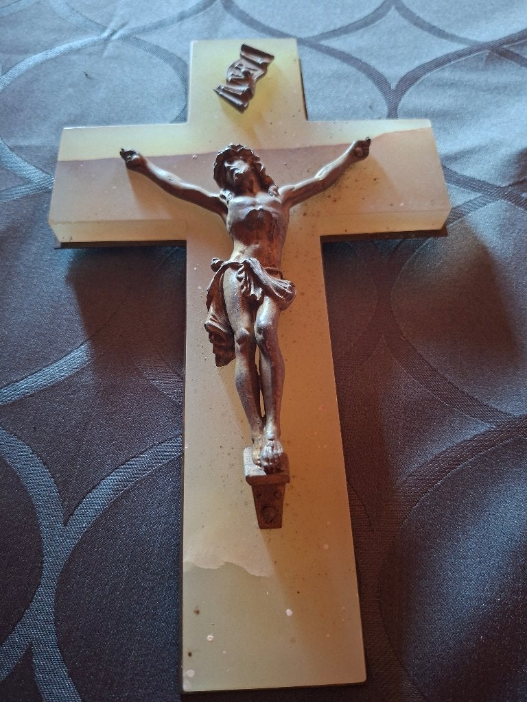 Ancien Crucifix, Enlèvement