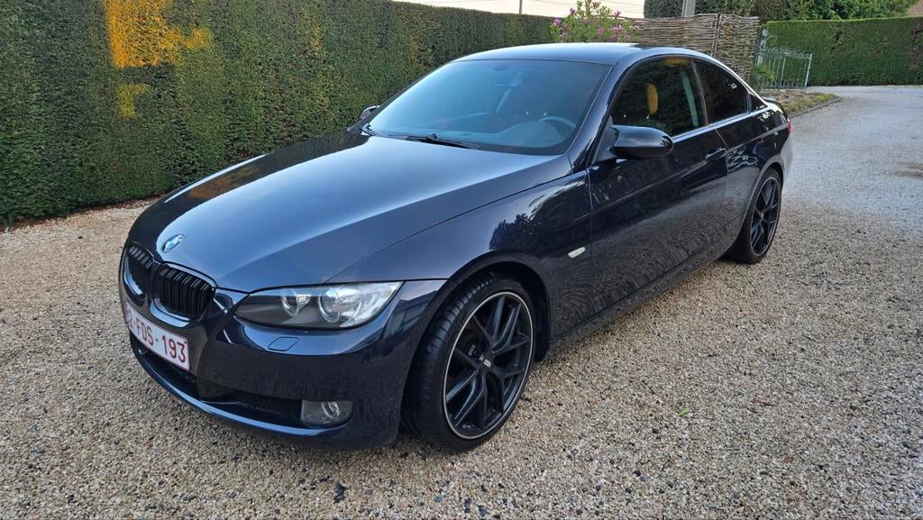 Goed onderhouden 320i coupe, manueel, Achterwielaandrijving, Handgeschakeld, Particulier, 3 Reeks
