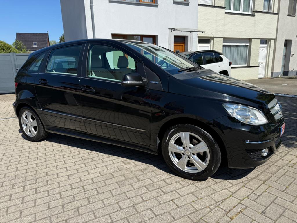 B160. Benzene Euro5 1 eigenaar NEW, Auto's, Mercedes-Benz, Voorwielaandrijving, Stof, 1498 cc, Beige