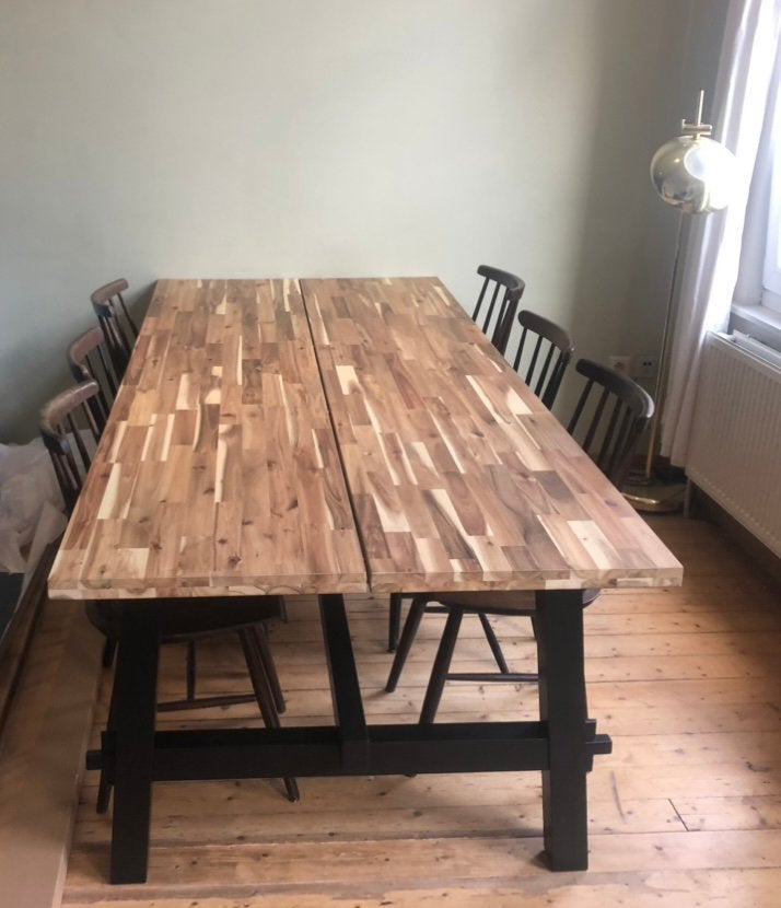 IKEA eettafel 6 personen- SKOGSTA acacia/zwart, Ophalen, Zo goed als nieuw