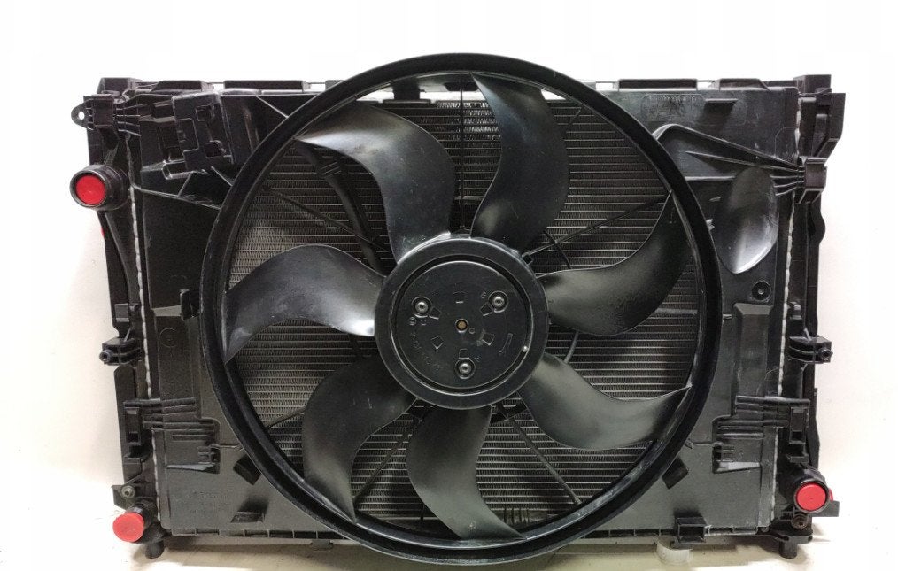 Koelerpakket MERCEDES C CLASS C205 W213 RADIATOR SET, Gebruikt, Mercedes-Benz AG, Mercedes-Benz, Mercedesstrasse 120
70372  Stuttgart, DE