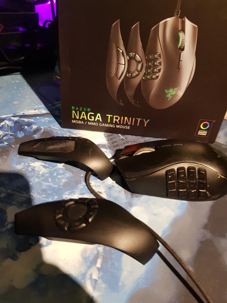 Razer naga trinity, Souris, Enlèvement ou Envoi, Droitier, Filaire