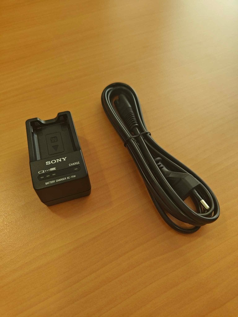Sony Batterij lader BC-TRW, Audio, Tv en Foto, Accu's en Batterijen, Ophalen of Verzenden